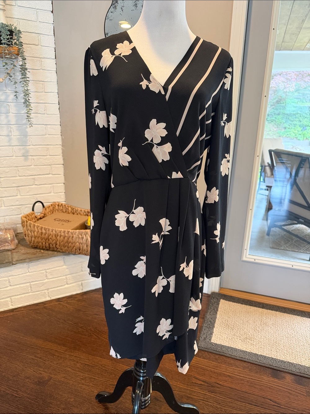 Slate & Willow Black Floral Combo Long Sleeve Faux Wrap Dress | Size 10
